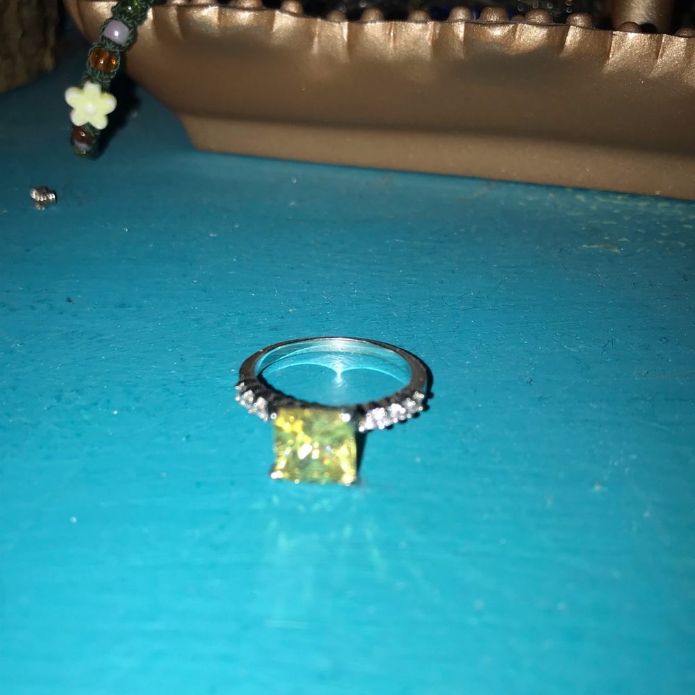 Large diamond ring - Picture 3 of 3